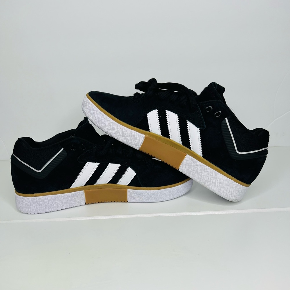 Adidas  Tyshawn Core Black Gum 2021 
Size 6 men
